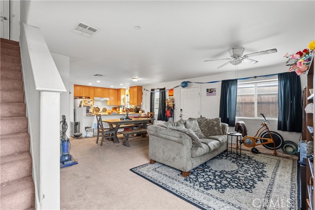 Detail Gallery Image 13 of 25 For 26142 Gravett Pl, Saugus,  CA 91350 - 4 Beds | 3 Baths