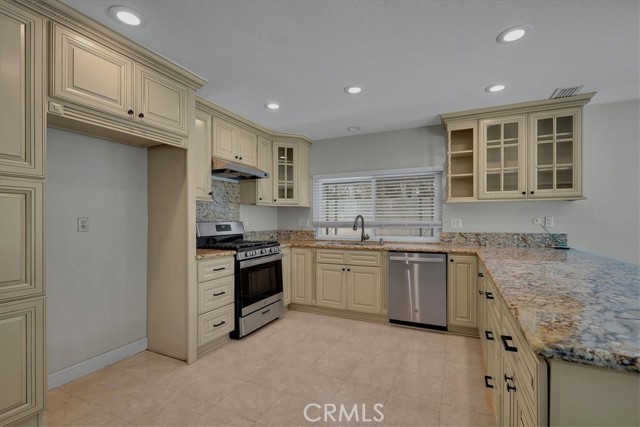 Detail Gallery Image 13 of 19 For 2369 Mesa Verde, Fullerton,  CA 92833 - 3 Beds | 2 Baths