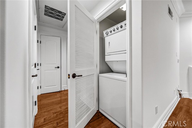 12026 Hoffman Street, Studio City CA: https://media.crmls.org/medias/ed8f2f75-3116-454f-a645-f3ec90e188aa.jpg