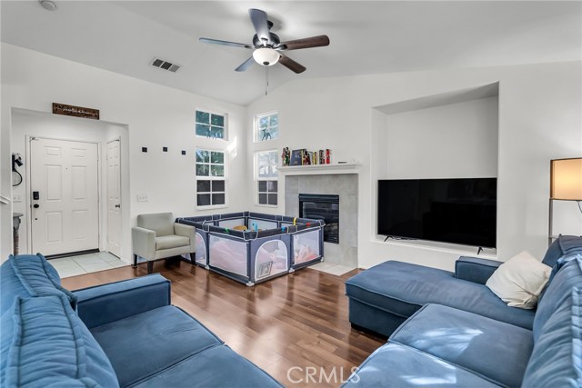 277 Avenida San Miguel, Perris CA: https://media.crmls.org/medias/ed8f7045-df6e-44cd-b9e2-51904aee8650.jpg