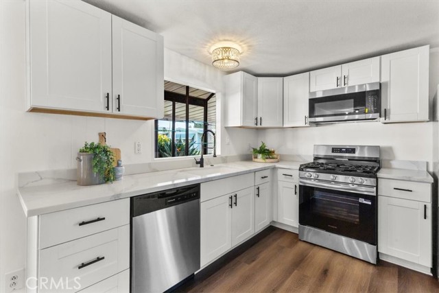 Detail Gallery Image 7 of 36 For 300 N Rampart St #127,  Orange,  CA 92868 - 4 Beds | 2 Baths