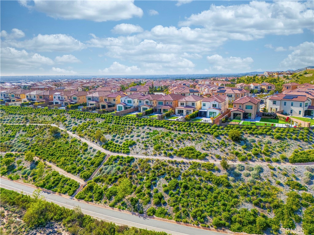 https://media.crmls.org/medias/ed9003aa-2b62-4da8-be16-ad15e90cb43f.jpg?preset=X-Large