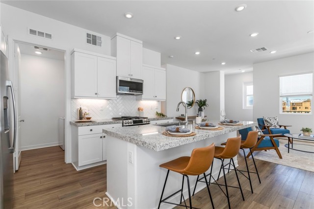 Detail Gallery Image 27 of 75 For 27554 Sparrow Ct, Valencia,  CA 91381 - 3 Beds | 2/1 Baths