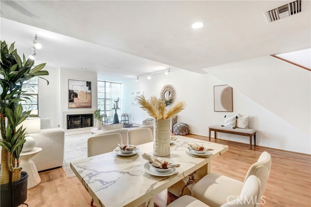 Detail Gallery Image 10 of 26 For 3884 Fredonia Dr #F,  Los Angeles,  CA 90068 - 2 Beds | 3 Baths