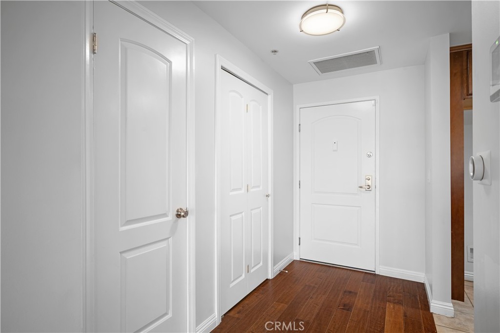 https://media.crmls.org/medias/ed91bb9b-4d5f-45fa-8f8c-f94623162cc1.jpg?preset=X-Large