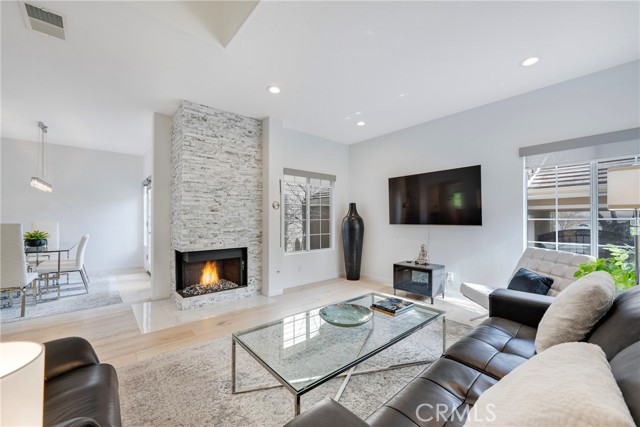 939 Blue Mountain, Westlake Village CA: https://media.crmls.org/medias/ed9220bd-a808-441d-96ef-b7645bbeeb81.jpg