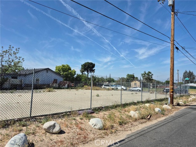 Detail Gallery Image 3 of 9 For 27489 4th St, Highland,  CA 92410 - – Beds | – Baths