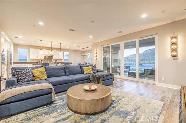 Detail Gallery Image 12 of 67 For 25035 Hidden Willow, Canyon Country,  CA 91387 - 5 Beds | 4 Baths