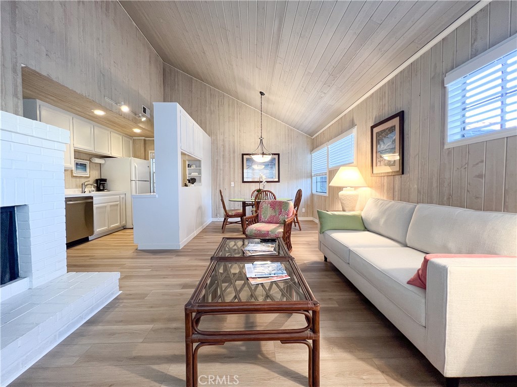 1/2 Diamond Avenue