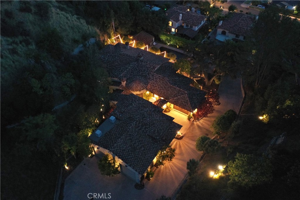 https://media.crmls.org/medias/ed957386-c1b5-4d9e-8180-83d3091e195e.jpg?preset=X-Large