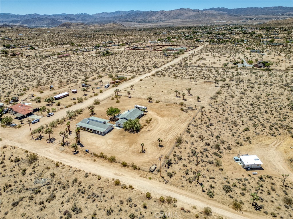 https://media.crmls.org/medias/ed95d366-713d-45fb-a76b-99b6f554eb80.jpg?preset=X-Large