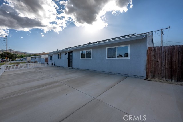 Detail Gallery Image 3 of 24 For 1069 Erringer Rd, Simi Valley,  CA 93065 - 4 Beds | 2 Baths