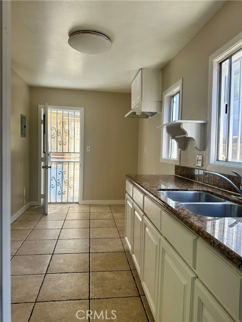 4465 Turquoise, Los Angeles CA: https://media.crmls.org/medias/ed975cf1-ff5b-4726-980e-17bcc5631937.jpg