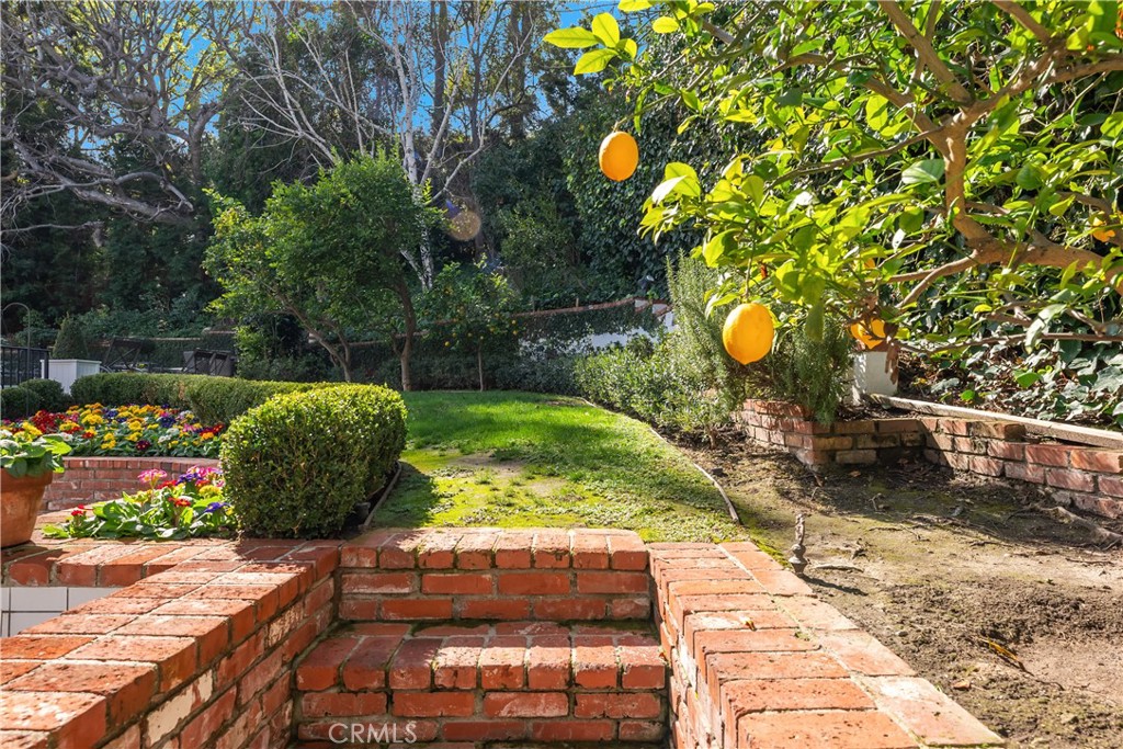 https://media.crmls.org/medias/ed978f98-8727-469b-925e-bcee61af53fa.jpg?preset=X-Large