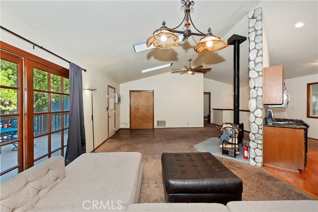 Detail Gallery Image 11 of 51 For 303 S Dart Canyon Rd, Crestline,  CA 92325 - 3 Beds | 2/1 Baths