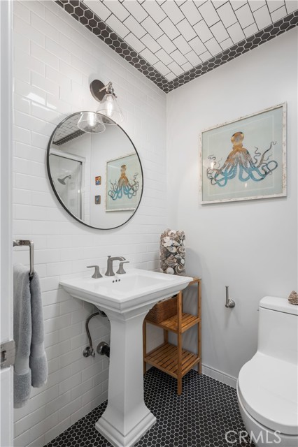 163 paseo de la concha, Redondo Beach CA: https://media.crmls.org/medias/ed980407-50c4-4a35-bab8-e4ea9744d088.jpg