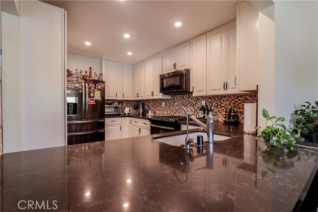 Detail Gallery Image 9 of 27 For 1401 Pinon Pl #1,  Fullerton,  CA 92835 - 3 Beds | 2 Baths