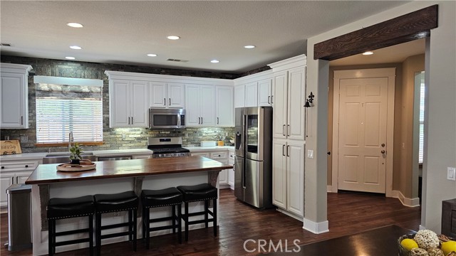 Detail Gallery Image 8 of 32 For 13817 Grant Way, Oak Hills,  CA 92344 - 4 Beds | 2 Baths