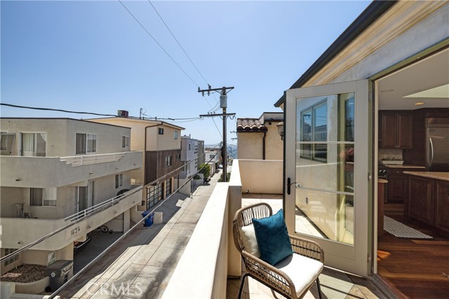 429 21st Place, Manhattan Beach, California 90266, 3 Bedrooms Bedrooms, ,3 BathroomsBathrooms,Residential,Sold,21st,SB22099322