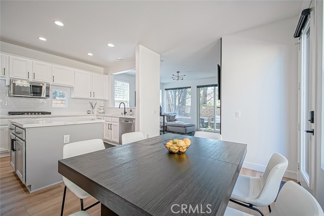 Detail Gallery Image 25 of 58 For 542 Arbor Ct, Simi Valley,  CA 93065 - 4 Beds | 2/1 Baths