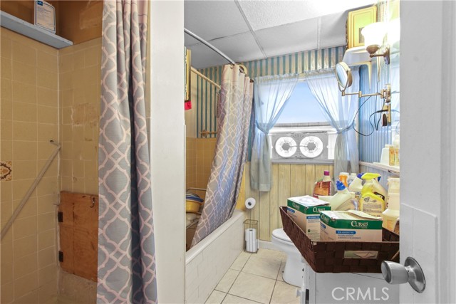 2048 W 68th Street, Los Angeles CA: https://media.crmls.org/medias/ed9a51ba-7be4-491d-981c-fbf3b2105508.jpg