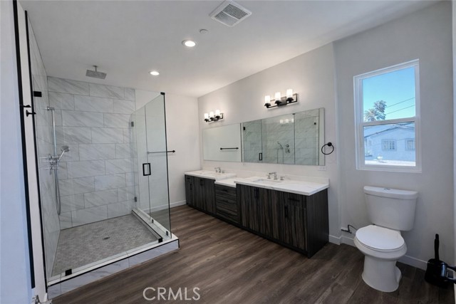 Detail Gallery Image 13 of 19 For 7105 N Dylan Ct, Reseda,  CA 91335 - 4 Beds | 3 Baths