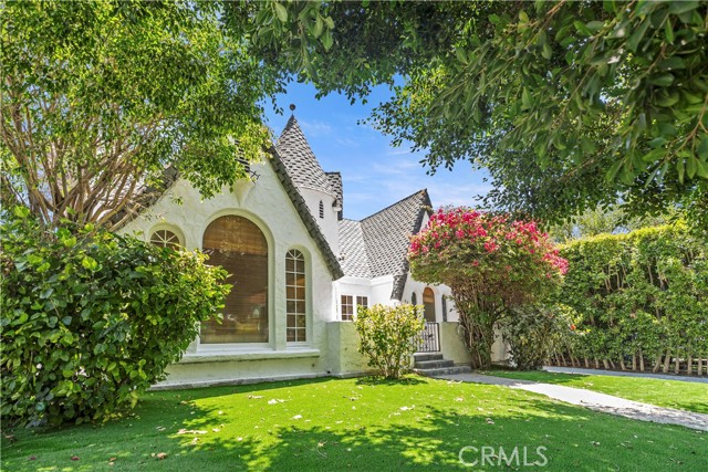 336 N Crescent Heights Boulevard, Los Angeles CA: https://media.crmls.org/medias/ed9afcfc-9811-4047-9ab2-111444ee4bc4.jpg