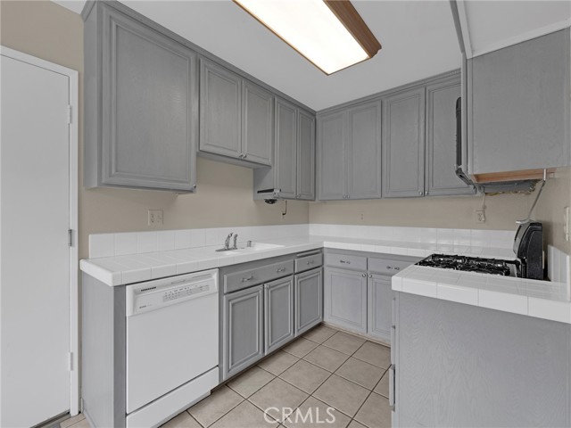 6004 Rothko Lane, Simi Valley CA: https://media.crmls.org/medias/ed9bfb67-a1c7-44db-ab3a-1747585a8921.jpg