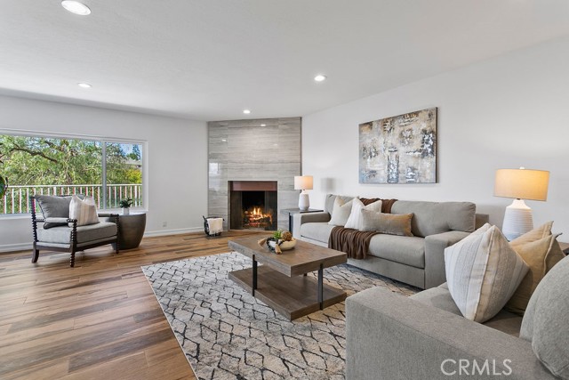 1101 Kenwood Place, Fullerton CA: https://media.crmls.org/medias/ed9cdfe2-a911-4560-829f-cd691a283d91.jpg
