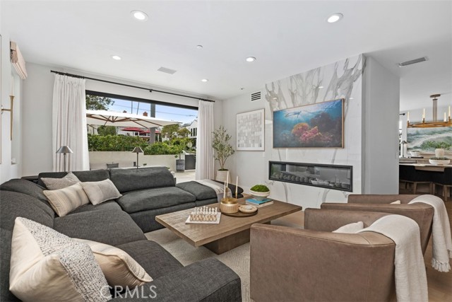 Detail Gallery Image 13 of 46 For 701 Poinsettia Ave, Corona Del Mar,  CA 92625 - 3 Beds | 2/1 Baths
