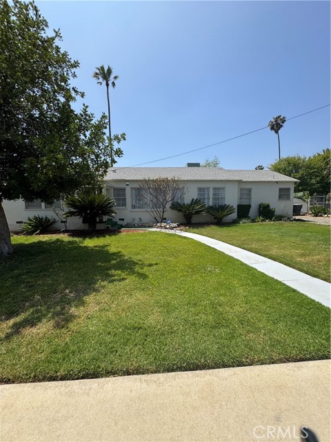 5214 Golden Avenue, Riverside CA: https://media.crmls.org/medias/ed9ceccc-c6d3-4473-aaf7-bd5cd72be79f.jpg