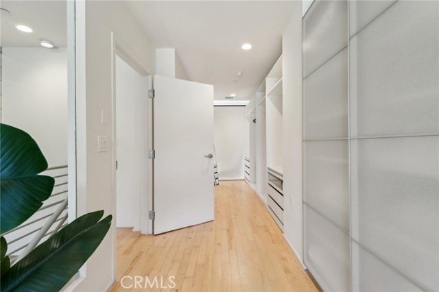 3450 Cahuenga W Boulevard, Los Angeles CA: https://media.crmls.org/medias/ed9d21de-5e31-486d-9cc1-2dcaaec8e165.jpg