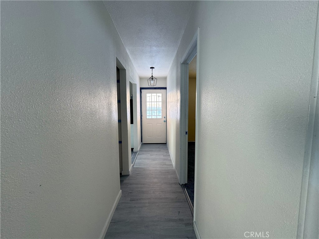 https://media.crmls.org/medias/ed9d2f7c-f264-42c7-9606-7458a15c835e.jpg?preset=X-Large