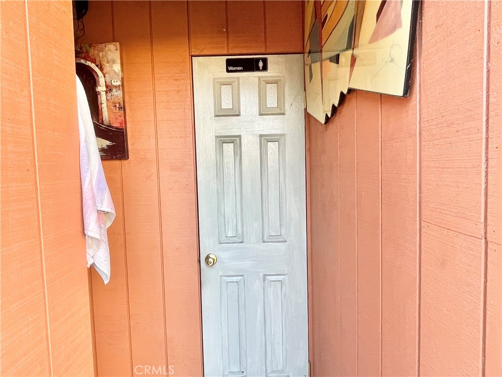 https://media.crmls.org/medias/ed9d6c22-cbc9-418d-b1bc-676a7b4f8c59.jpg?preset=X-Large