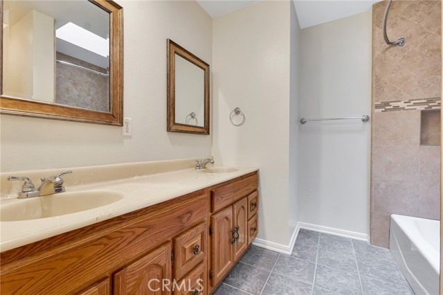221 Acacia Lane, Newbury Park CA: https://media.crmls.org/medias/ed9de5be-223a-4670-a2ee-d8391ad3bf77.jpg