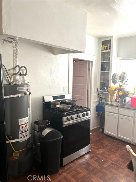 146 E 45th Street, Los Angeles CA: https://media.crmls.org/medias/ed9ea5c0-0eab-4d74-8989-869650c90cc1.jpg