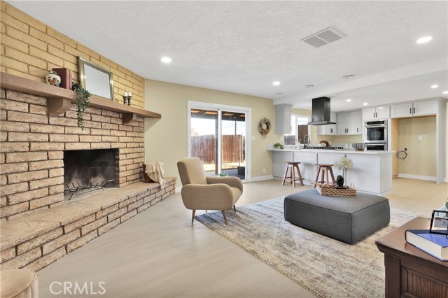 15130 Flathead Road, Apple Valley CA: https://media.crmls.org/medias/ed9ee148-629e-41f5-a883-04e768827b09.jpg