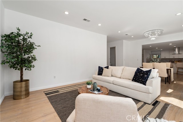 5732 Wilbur Avenue, Tarzana CA: https://media.crmls.org/medias/ed9eecd0-0745-4e3a-bdc6-82f56f4f8797.jpg