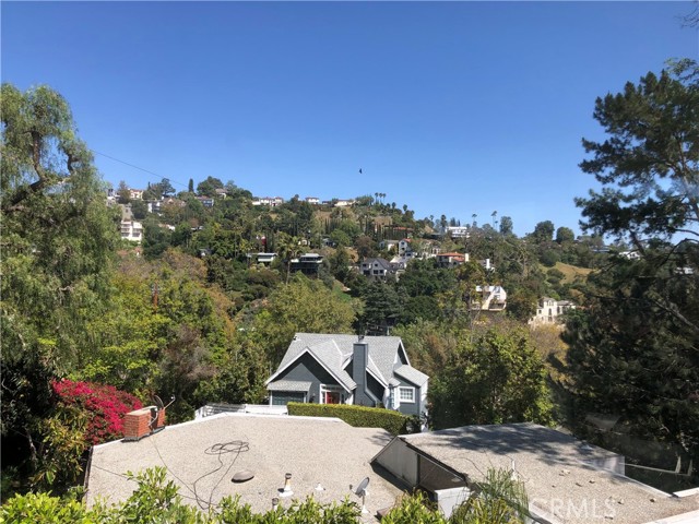5924 Graciosa Drive, Los Angeles CA: https://media.crmls.org/medias/ed9f07f7-1727-4255-97f5-be30779db5ec.jpg