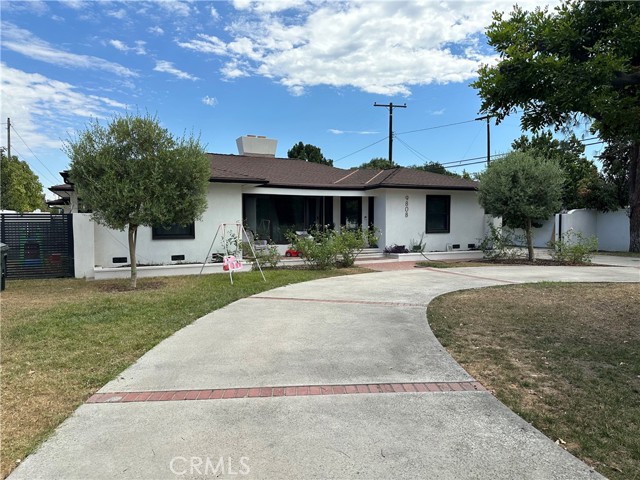 Detail Gallery Image 4 of 5 For 9808 Downey Ave, Downey,  CA 90240 - 3 Beds | 4 Baths
