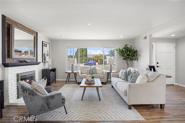 906 E Chalynn Avenue, Orange CA: https://media.crmls.org/medias/ed9fe4ed-8f89-4c0a-ba73-6080319920fd.jpg