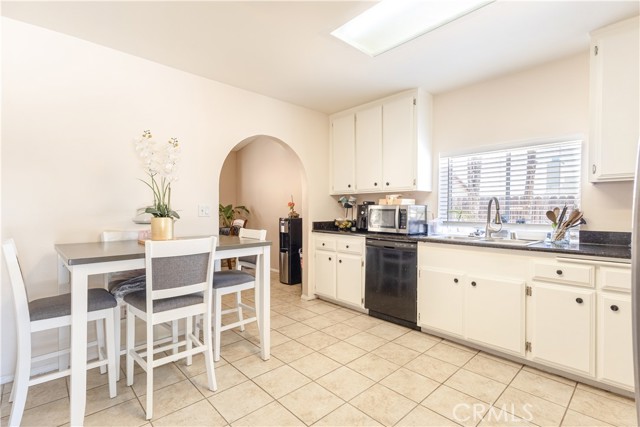 16850 Hidden Creek Drive, Victorville CA: https://media.crmls.org/medias/eda05241-7535-4795-8b79-99e3a693e7da.jpg
