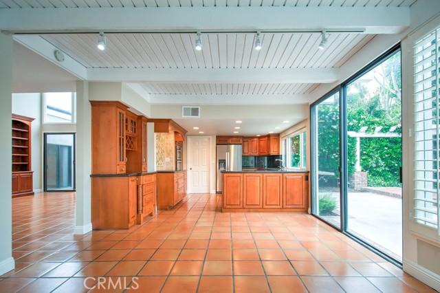5021 Corkwood Lane, Irvine CA: https://media.crmls.org/medias/eda0c17c-f11c-4b47-b55d-b7abaa75ce99.jpg