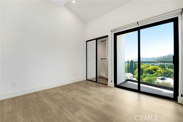4036 Rosemont Avenue, Montrose CA: https://media.crmls.org/medias/eda111b5-6b67-40b5-abb3-985a9a1bb239.jpg