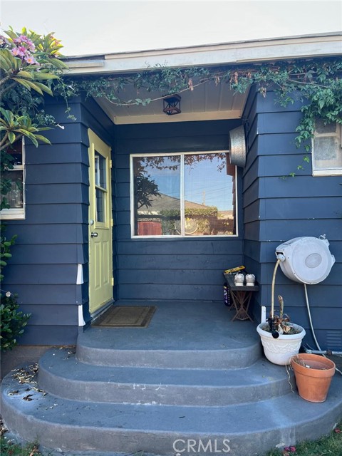 9312 Garden View Avenue, South Gate CA: https://media.crmls.org/medias/eda2211f-8b0d-4c0c-96c8-906f481f0861.jpg