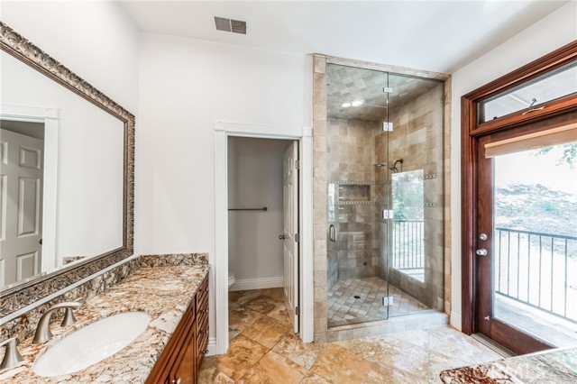 Detail Gallery Image 18 of 38 For 5038 Tendilla Ave, Woodland Hills,  CA 91364 - 5 Beds | 3/1 Baths