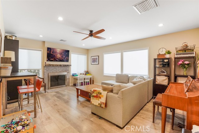 22960 Crespi Street, Woodland Hills CA: https://media.crmls.org/medias/eda2bd53-d5a2-4d59-9163-f22bf65aa922.jpg