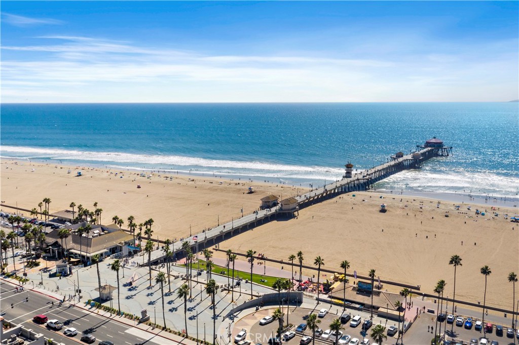 https://media.crmls.org/medias/eda308de-851b-40a1-a95b-9caf6d402e43.jpg?preset=X-Large