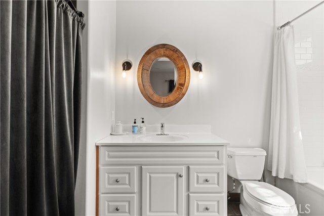 Detail Gallery Image 15 of 21 For 5150 Gloria Ave, Encino,  CA 91436 - 4 Beds | 4/1 Baths