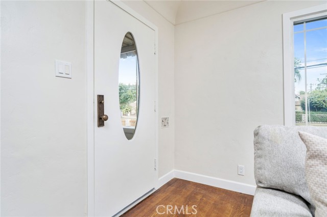 501 E 5th Street, Ontario CA: https://media.crmls.org/medias/eda33e81-12a5-454b-b5df-f36737fbc780.jpg